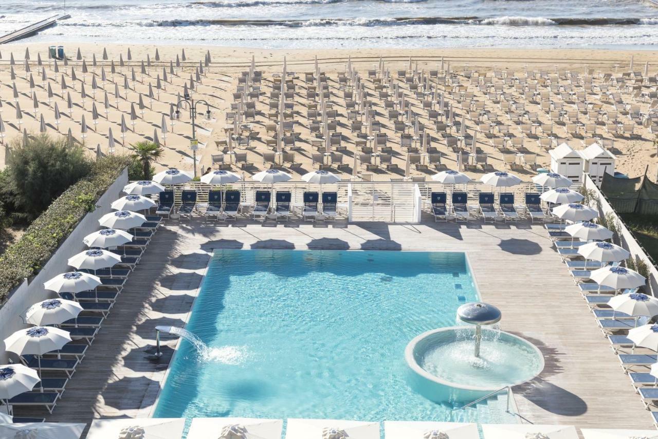 Cambridge Hotel 4*